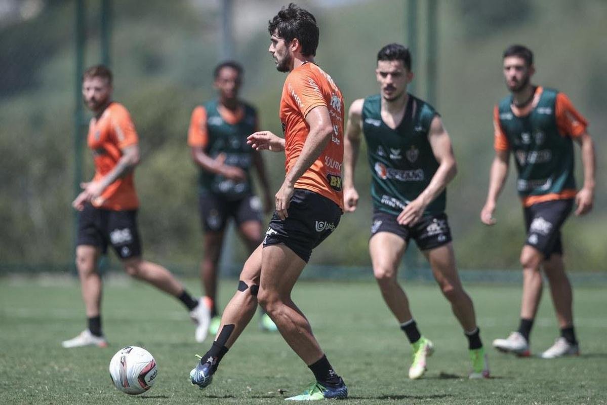 Comemorao pelo aniversrio do Galo e treino