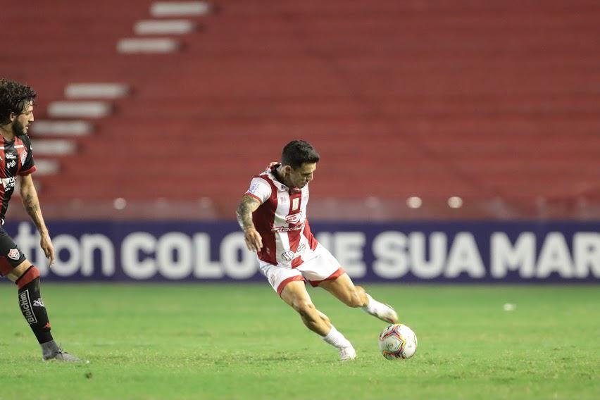 Nutico pressiona na segunda etapa, mas no consegue marcar gol em casa e fica no 0 a 0 com o Vitria. Alvirrubros ao menos impediram crescimento de sequncias de derrotas diante de rival direto na briga contra o rebaixamento