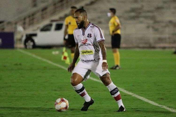 Paulinho (volante) - Pea importante da articulao no meio de campo do Santa, Paulinho se firmou logo como titular, sendo um dos principais nomes do time ao longo da temporada