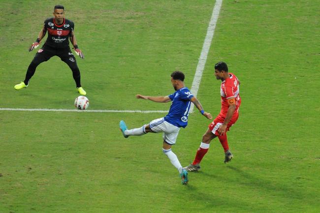 Fotos do jogo entre Cruzeiro e CRB, no Mineiro, em Belo Horizonte, pela 11 rodada da Srie B do Brasileiro