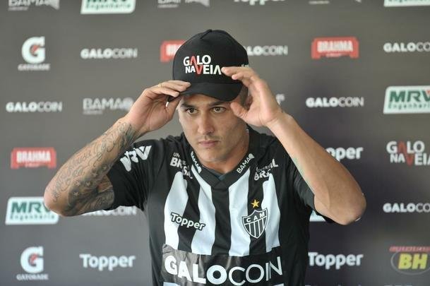 Meio-campista Vinicius, ex-Bahia, assinou contrato com o Atltico at dezembro de 2020