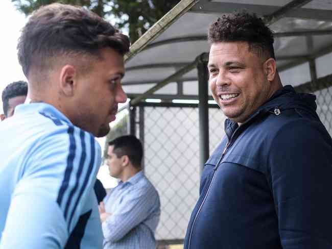 En Belo Horizonte, Ronaldo acompañó el entrenamiento de Cruzeiro en la mañana