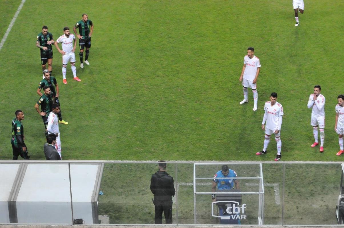Rodrigo Dourado empatou o jogo para o Internacional no segundo tempo