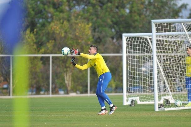 Fotos do primeiro treino de Abel Braga na Toca da Raposa II. Tcnico foi apresentado pelo Cruzeiro neste sbado e dirigir a equipe na segunda, s 20h, diante do Gois, no Serra Dourada, pela 22 rodada do Campeonato Brasileiro