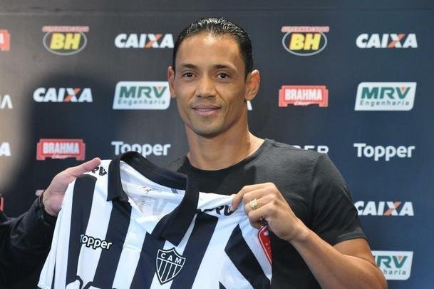 Atltico voltou ao trabalho nesta quinta-feira e apresentou Ricardo Oliveira; alm do atacante, presidente Sergio Sette Cmara e diretor de futebol Alexandre Gallo falaram com os jornalistas