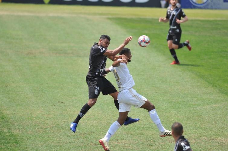 Cruzeiro e Ponte Preta se enfrentaram numa manhã de forte calor em Sete Lagoas
