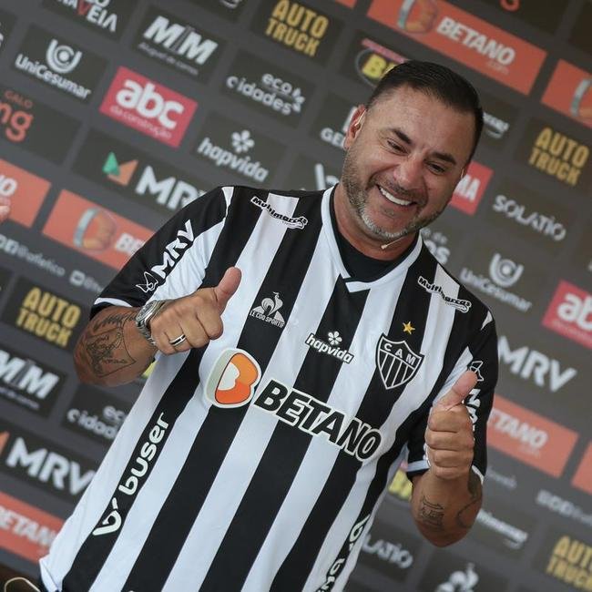 O tcnico argentino 'El Turco' Mohamed foi apresentado pelo Atltico nesta tera-feira (25/01) ao lado do presidente do clube, Srgio Coelho.