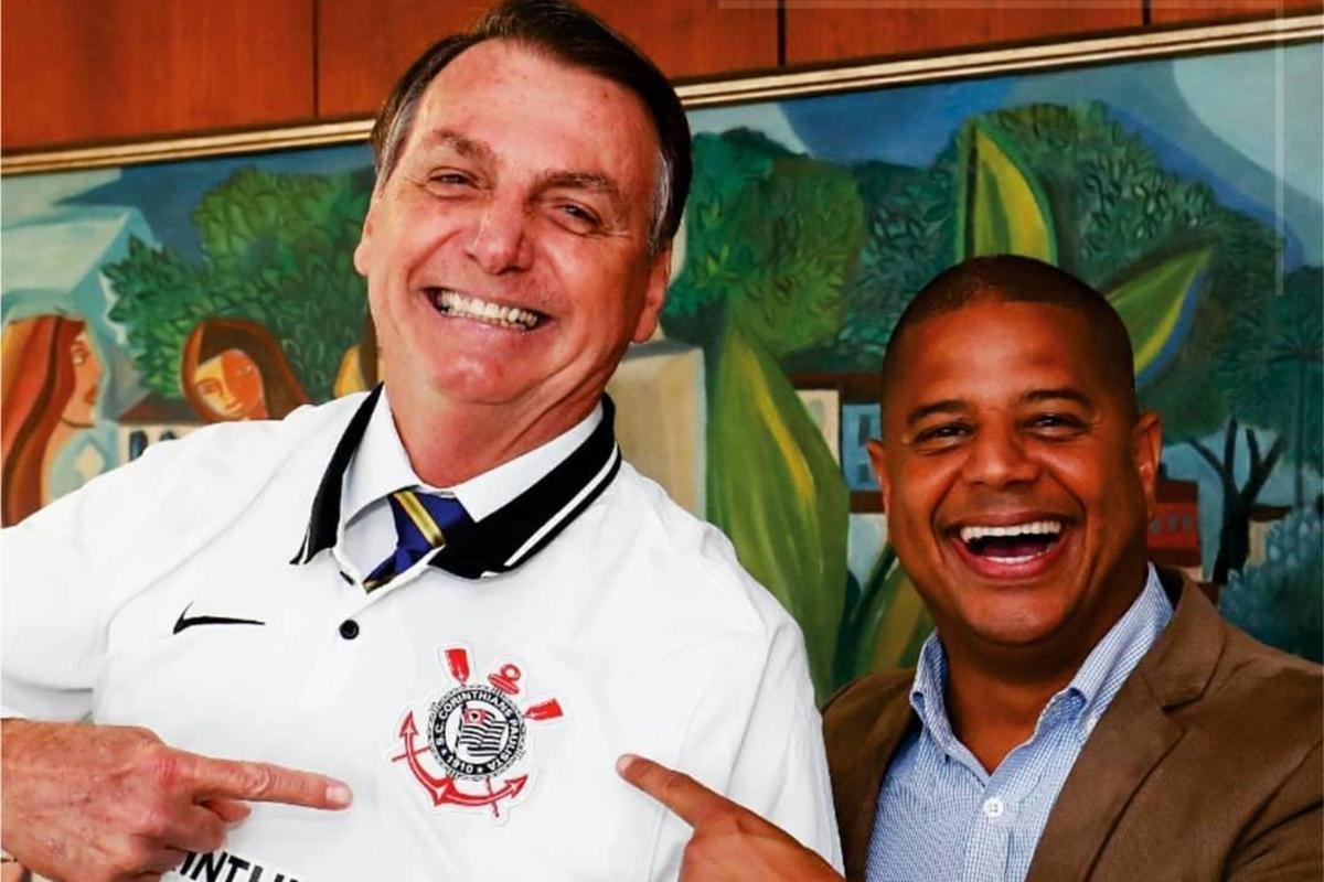 Marcelinho Carioca (PSL) fez campanha ao lado de Bolsonaro. Mesmo assim, recebeu apenas 7.571 votos e no foi eleito