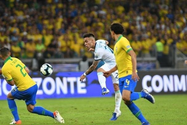 Fotos da vitria do Brasil sobre a Argentina, por 2 a 0, no Mineiro, pela semifinal da Copa Amrica; Gabriel Jesus e Firmino marcaram os gols da seleo em BH
