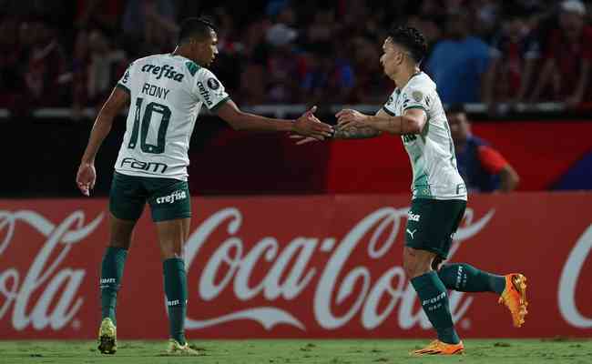 Rony e Artur marcaram para o Palmeiras contra o Cerro Porteo