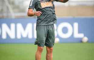 Levir Culpi comanda treino no Mineiro antes da estreia no Grupo E da Libertadores