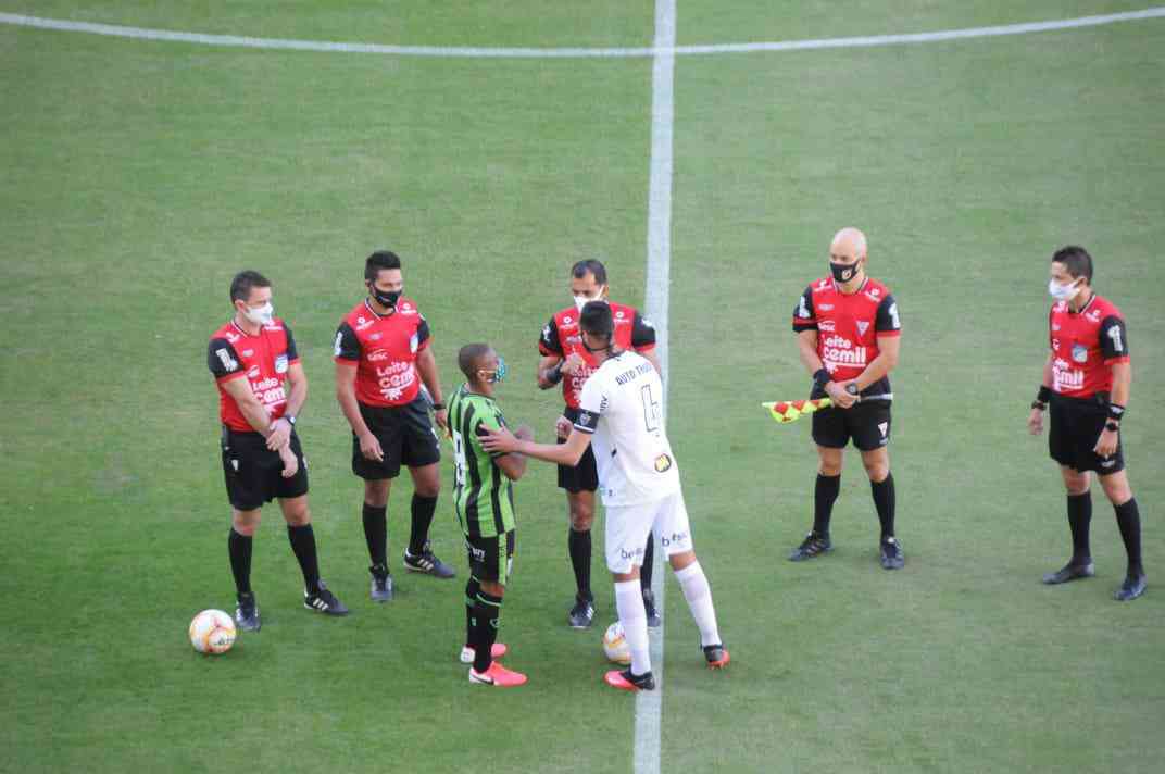 Fotos do clssico entre Amrica e Atltico, no Independncia, em Belo Horizonte, pela 10 rodada do Campeonato Mineiro. Jogo marcou o retorno dos dois rivais ao futebol em plena pandemia do novo coronavrus (Juarez Rodrigues/EM/DAPress)