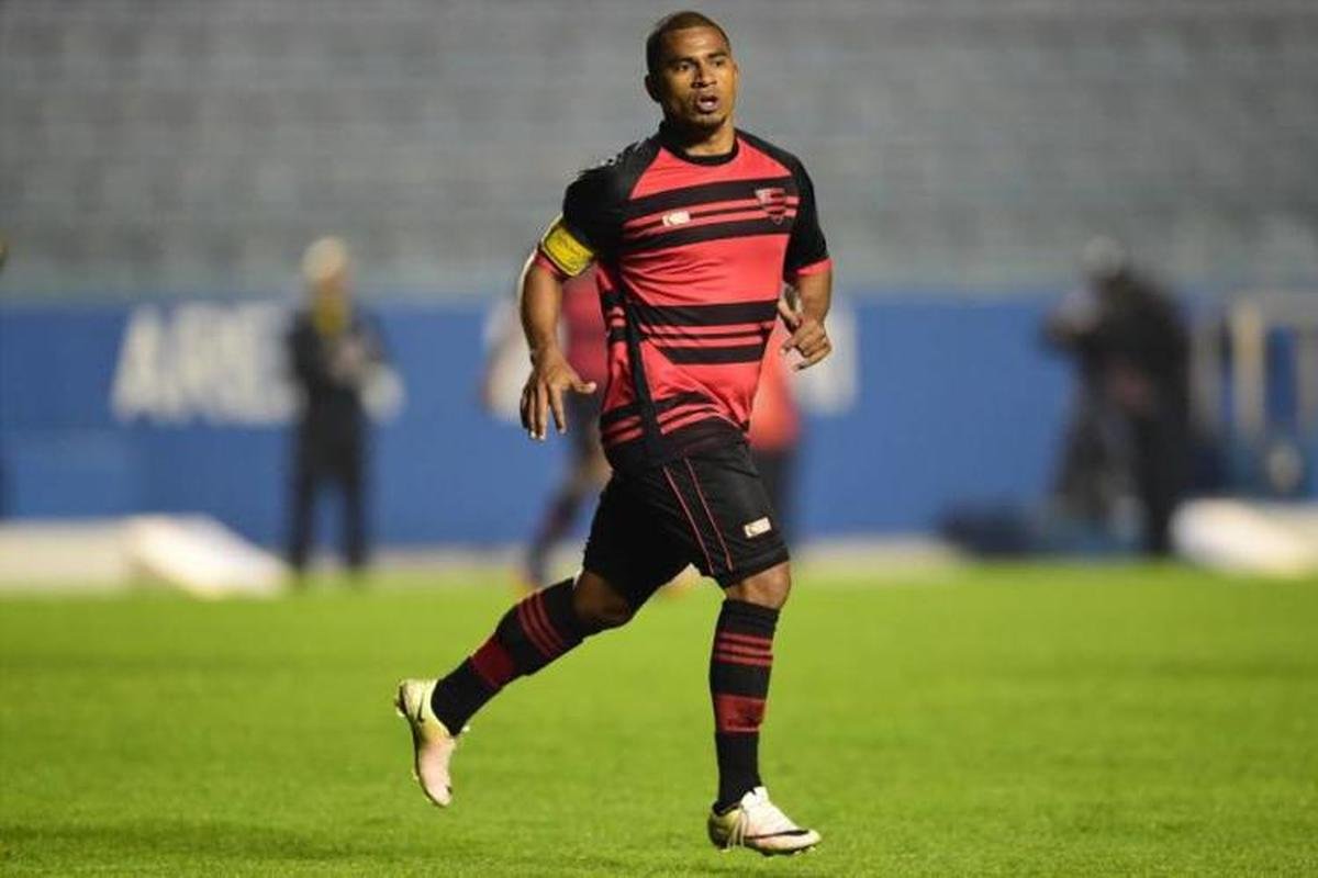 O Oeste somou 41 pontos e ficou em 16 na Srie B 2016. O Joinville, 17, caiu com 40. 