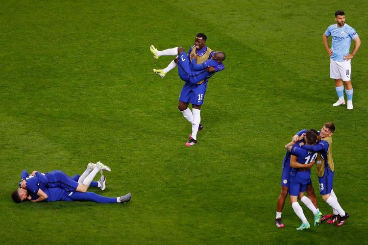Imagens da grande decisão entre Manchester City e Chelsea no Estádio do Dragão