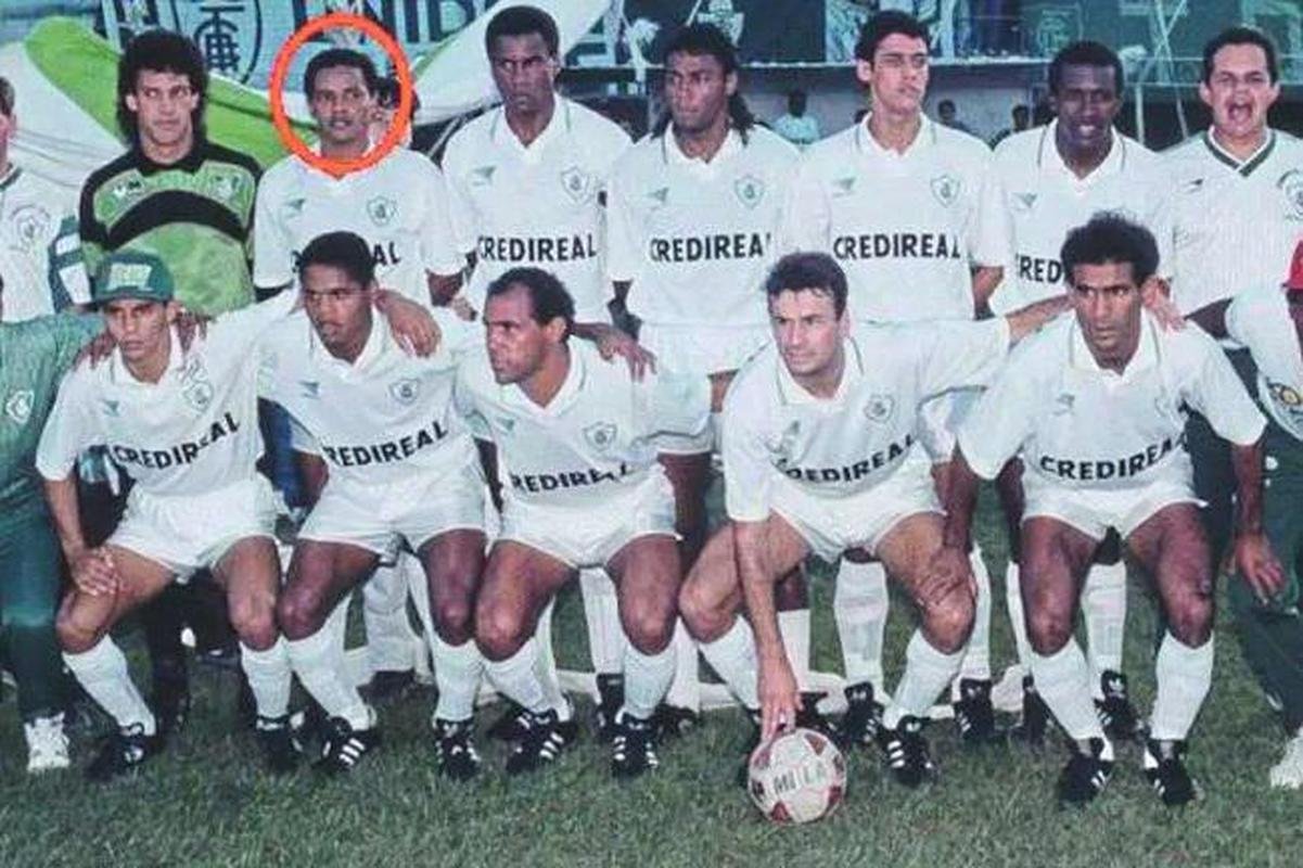 8º: Taú - 296 jogos (volante; 1991 a 1998);