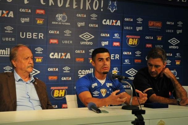 Cruzeiro apresentou o lateral-esquerdo Egdio como novo reforo para a temporada 2018