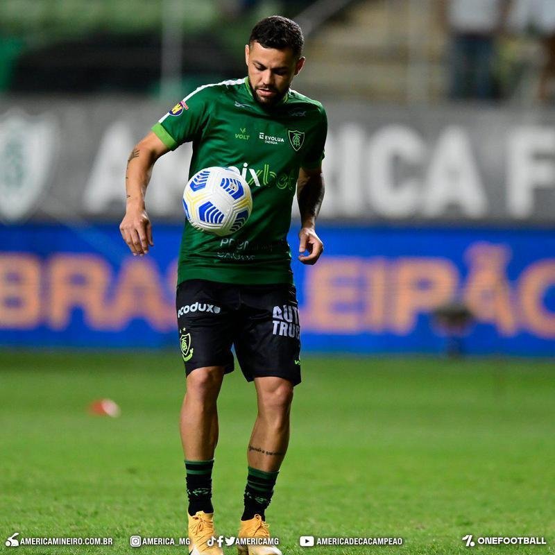 Titular em boa parte da temporada 2021, o atacante Felipe Azevedo teve seu contrato renovado até o fim de 2022