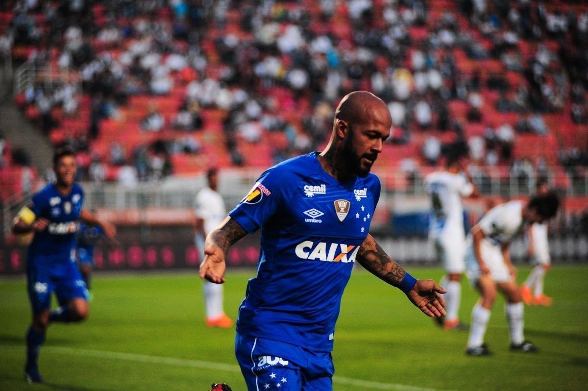 Fotos da vitria do Cruzeiro sobre o Santos, por 1 a 0, no Pacaembu, com gol de Bruno Silva