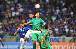 Rafinha entrou na etapa final, 'voou em campo' e marcou os dois gols que fecharam a vitria