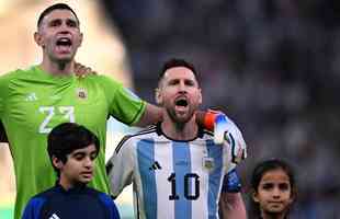 Entrada de Argentina e Frana no campo do Estdio Icnico de Lusail para a final da Copa do Mundo foi um espetculo  parte. Veja fotos do show de fogos, de luzes e da execuo dos hinos nacionais dos dois pases