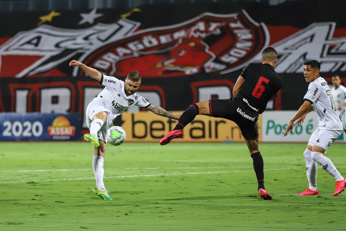 Atltico venceu Atltico-GO de virada, por 4 a 3, com gols de Keno (3) e Nathan; Com resultado, Galo assumiu liderana do Campeonato Brasileiro, com 21 pontos