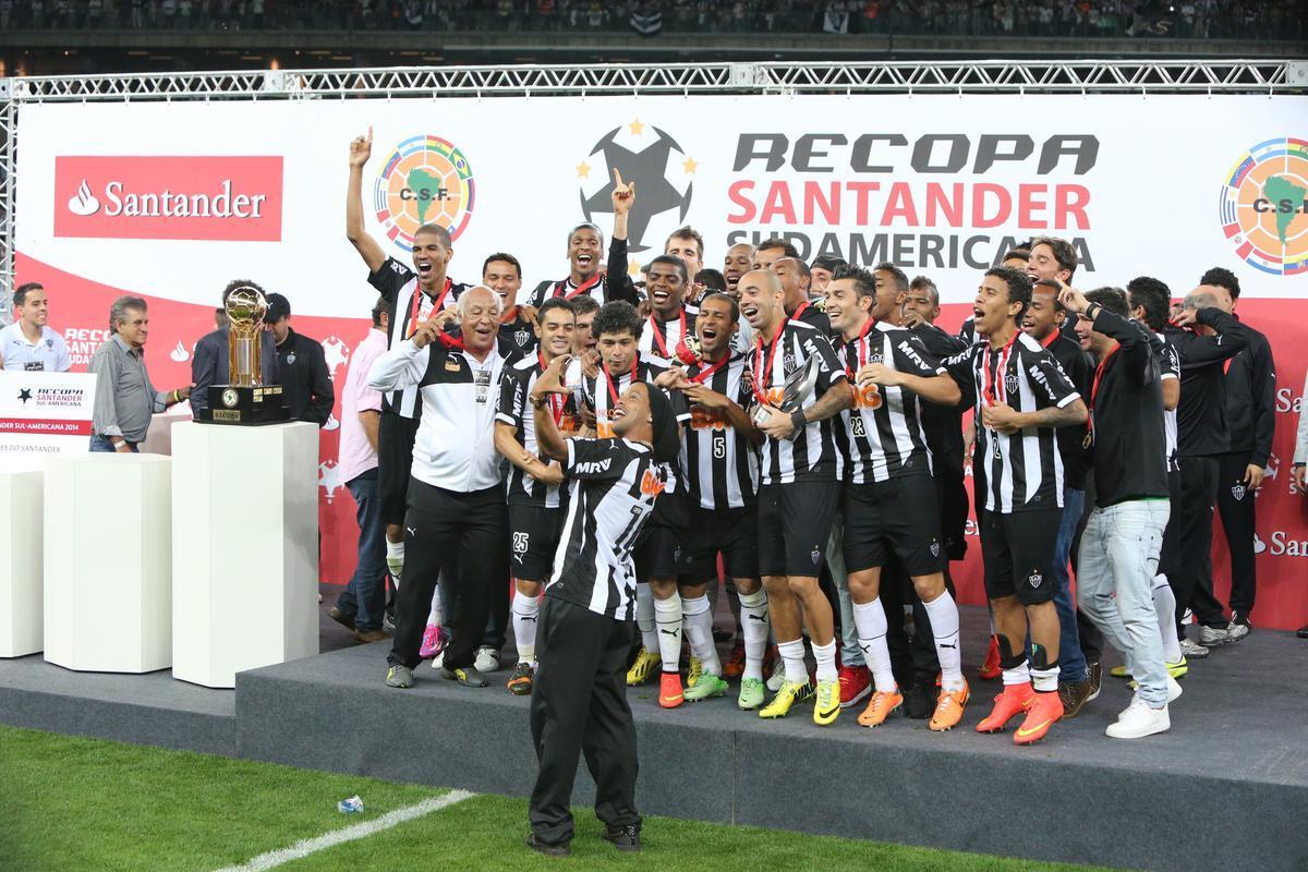 Ronaldinho pode ter feito, contra o Lans, na despedida da Recopa, o seu ltimo jogo pelo Atltico