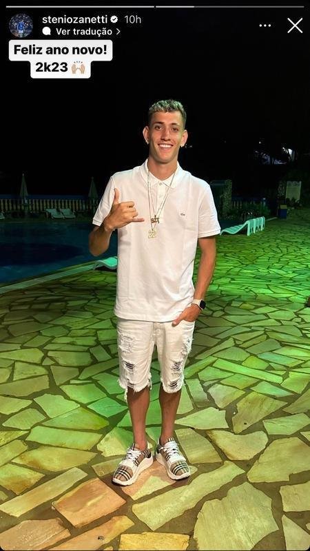 Grande parte dos jogadores do Cruzeiro passaram a noite de R�veillon em fam�lia, enquanto outros optaram por celebrar a virada do ano na praia.