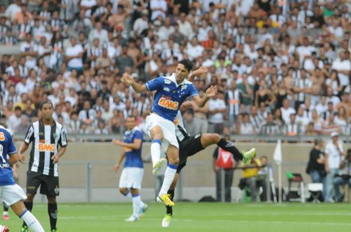 Fotos exclusivas do clssico entre Atltico e Cruzeiro na reabertura do novo Mineiro