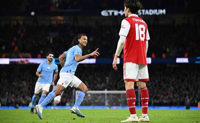 Nathan Ak, zagueiro holands do Manchester City, marcou o gol da vitria sobre o Arsenal