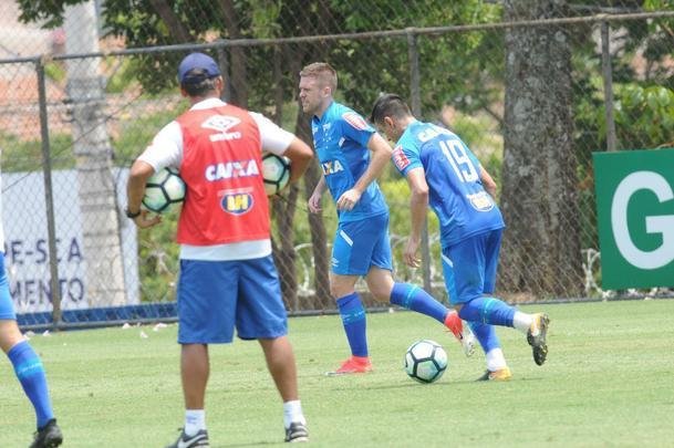 Imagens do treino do Cruzeiro desta sexta-feira (27/10), na Toca da Raposa II (fotos: Paulo Filgueiras/EM D.A Press)