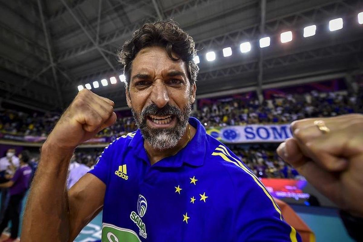 Fotos da festa do Cruzeiro com a vitria sobre o Civitanova e a conquista do tetracampeonato mundial de vlei, em Betim