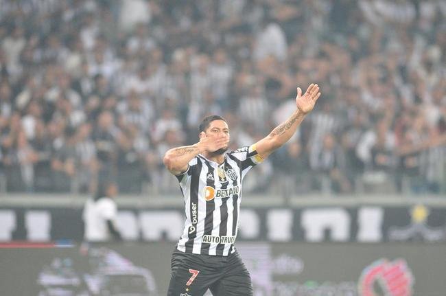 Hulk abriu o placar para o Galo com um golao: 1 a 0 Atltico