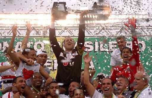 2006 - São Paulo era o líder, com 44 pontos, um a mais que o Internacional. Time paulista foi o campeão, com 78 pontos.