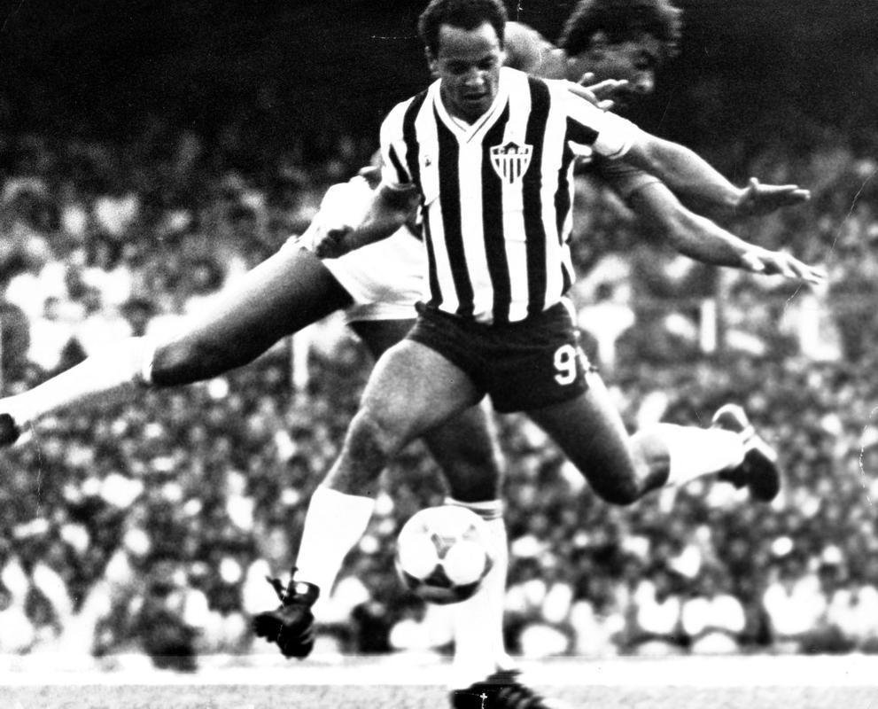 1982 - O ltimo jogo do Atltico antes do Mundial da Espanha foi em 2 de junho, pelo Torneio dos Campees. O time alvinegro visitou o Amrica-RJ, no Maracan, perdeu por 1 a 0 e foi eliminado nas quartas de final da competio. Em 10 de julho, dia anterior  final da Copa, a equipe mineira estreava no Campeonato Mineiro com empate sem gols diante do Guarani, em Divinpolis. O primeiro compromisso aps o ttulo da Seleo Italiana em Madrid foi em 15 de julho, no Mineiro. O Atltico venceu por 1 a 0 o Tupi, tambm pelo Estadual.