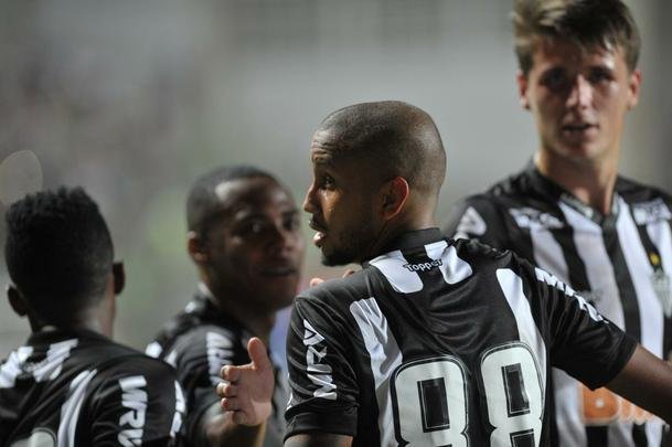 Veja fotos do jogo Atltico x URT