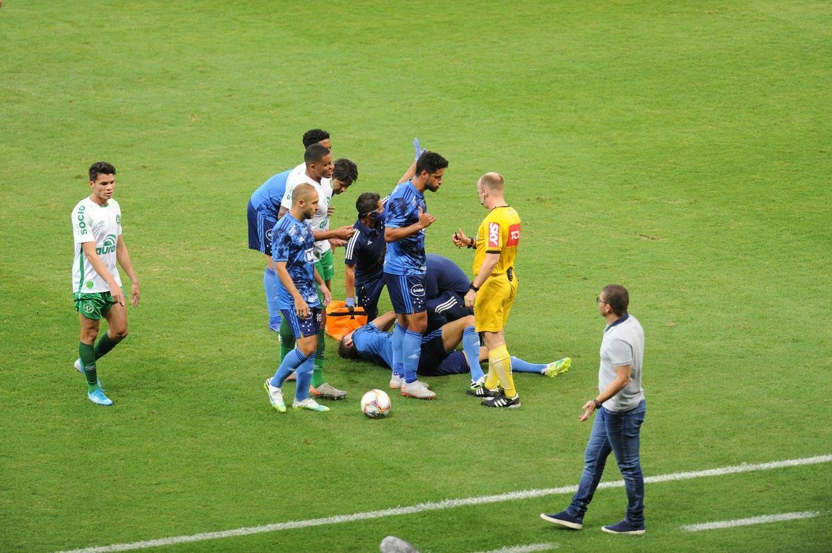 Fotos do duelo entre Cruzeiro e Chapecoense, no Mineiro, pela quarta rodada da Srie B