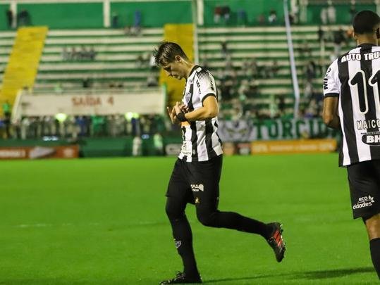 Atlético venceu a Chapecoense de virada por 2 a 1