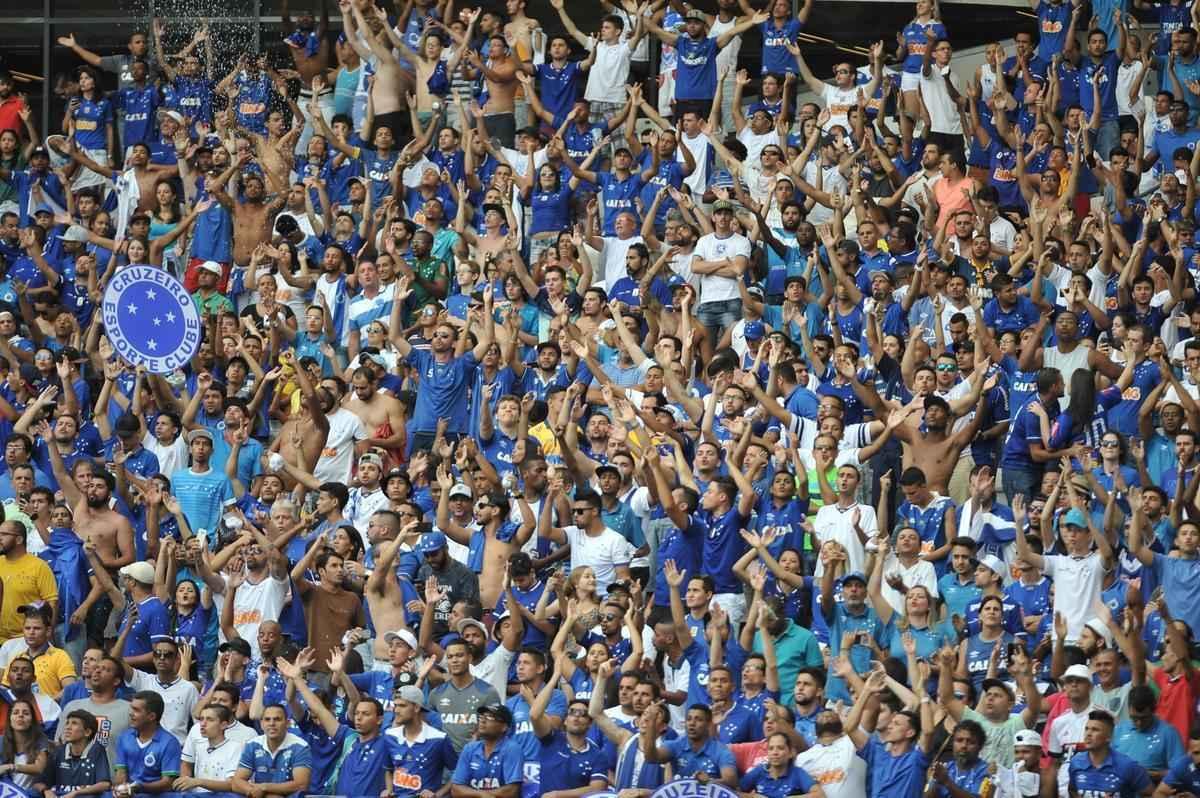 Torcida do Cruzeiro no clssico contra o Atltico, no Mineiro, pela 10 rodada do Estadual