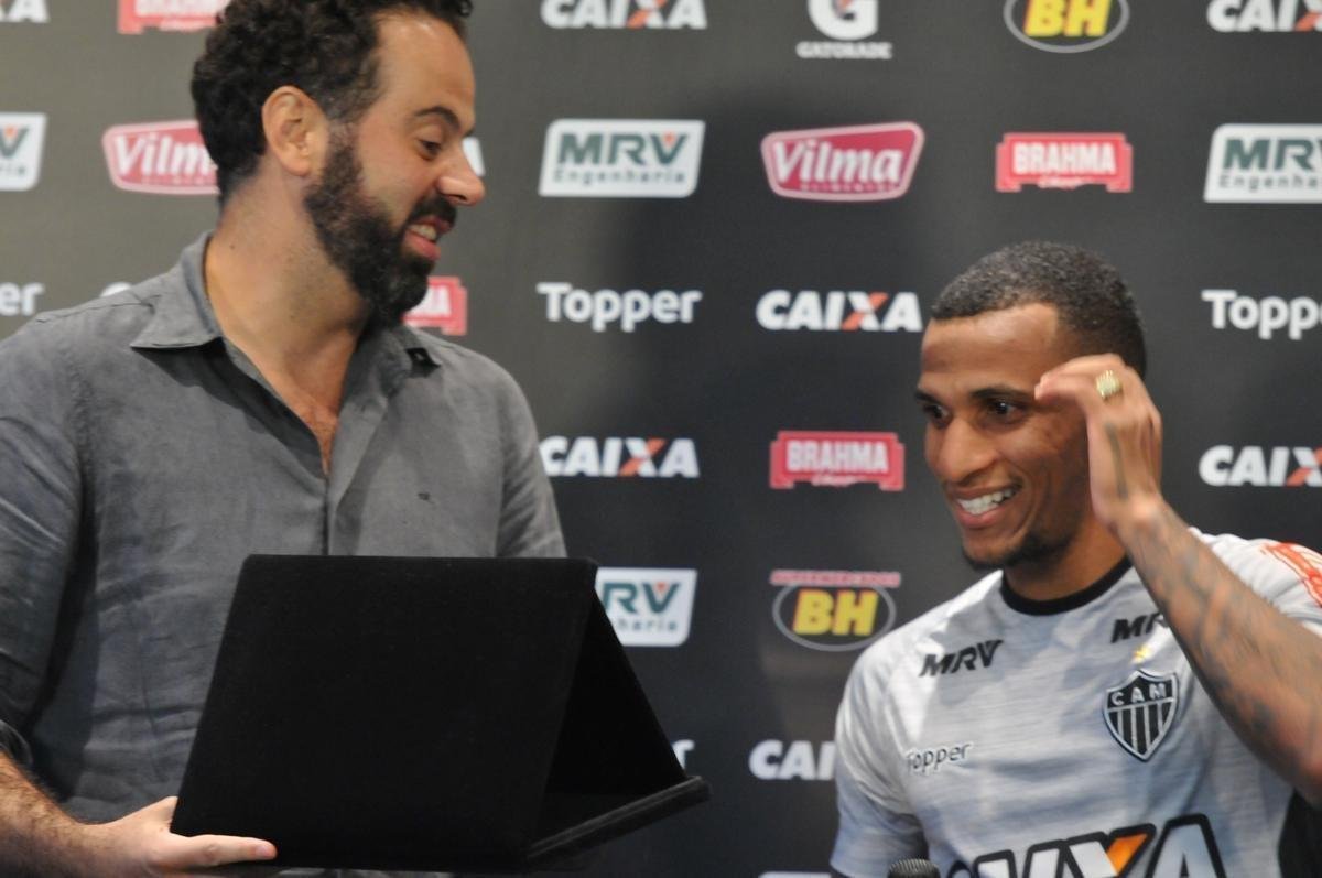 O elenco do Atltico treinou nesta quinta-feira de olho no jogo contra o Corinthians, neste domingo