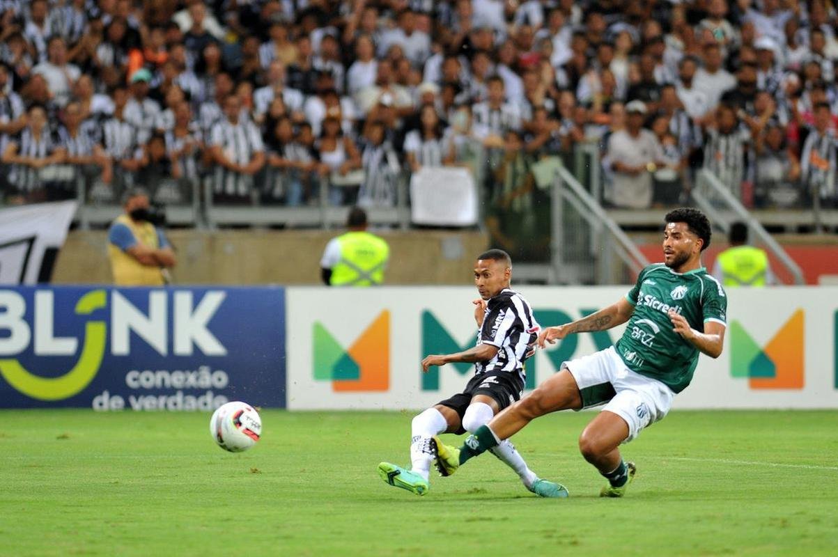 Fotos do terceiro gol do Galo, marcado por Ademir