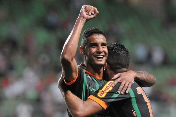 Michael (atacante) - cedido pelo Fluminense, fez 22 partidas e marcou trs gols defendendo o Amrica em 2016. Em 2017, no atuou por nenhum clube, j que sofreu grave acidente de carro e ficou em recuperao durante longo perodo. Em 2018, Michael retornar aos gramados para atuar pelo Resende-RJ.
