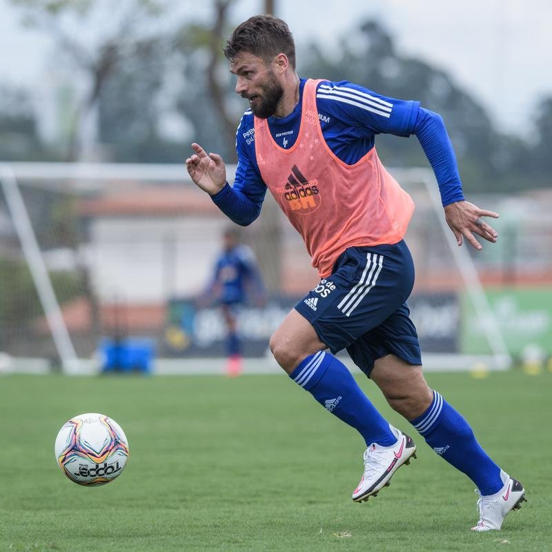 Fotos do primeiro treino de Rafael Sobis na volta ao Cruzeiro, nesta segunda
