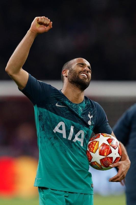 Lucas marcou trs vezes contra o Ajax e conduziu o Tottenham  final da Liga dos Campees