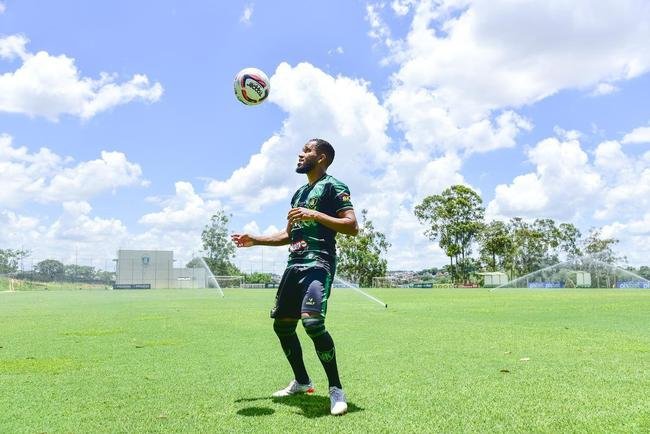 Atacante Everaldo foi apresentado nesta quinta-feira (19) como novo refor�o do Am�rica para a temporada de 2022
