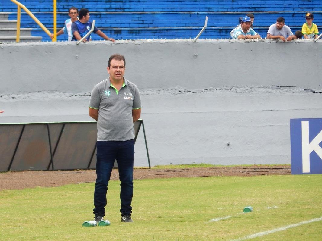 Fotos da partida entre Londrina e Amrica, no Estdio do Caf, no Paran