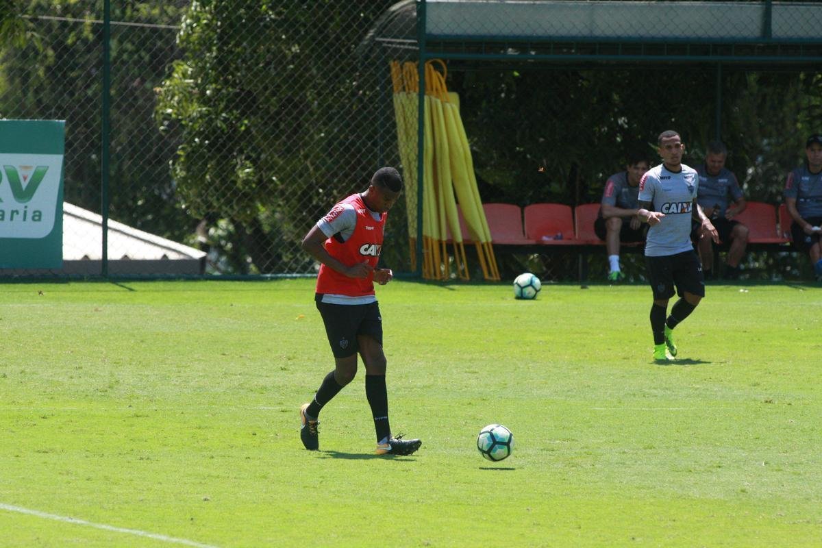 Elenco atleticano treinou, nesta quarta-feira, na Cidade do Galo, visando ao confronto contra o Grmio