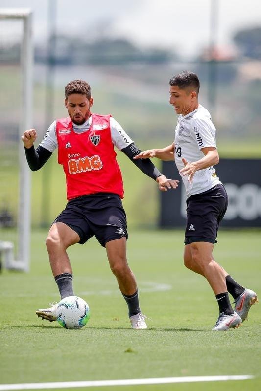 Veja fotos do treino do Atltico