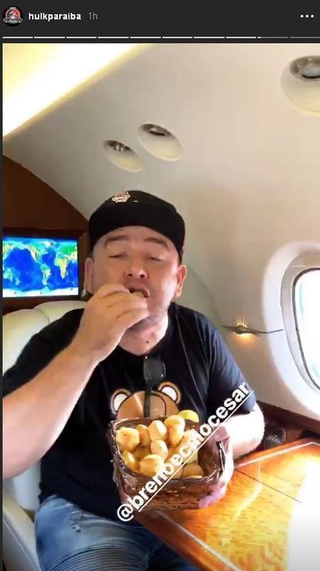 Hulk gostou do po de queijo mineiro e levou cesta cheia deles para Joo Pessoa