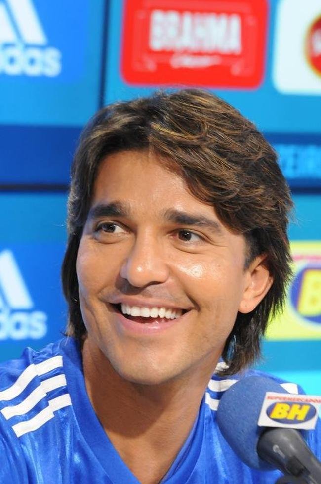 Fotos da apresenta��o do atacante Marcelo Moreno como novo refor�o do Cruzeiro para 2020. Duante entrevista, jogador foi acompanhado pela esposa Marilisy Antonelli e pela filha, Maria Clara