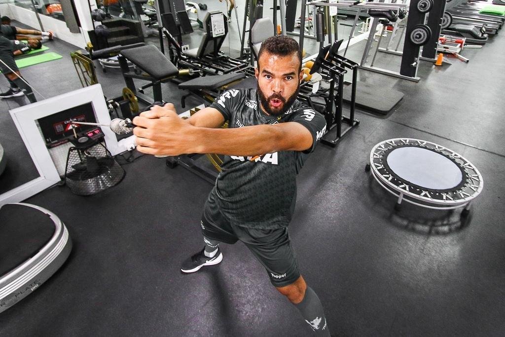 Depois da vitria por 3 a 0 sobre o Coimbra, em jogo-treino na Cidade do Galo, os jogadores do Atltico fizeram um trabalho fsico na academia do CT. Veja fotos